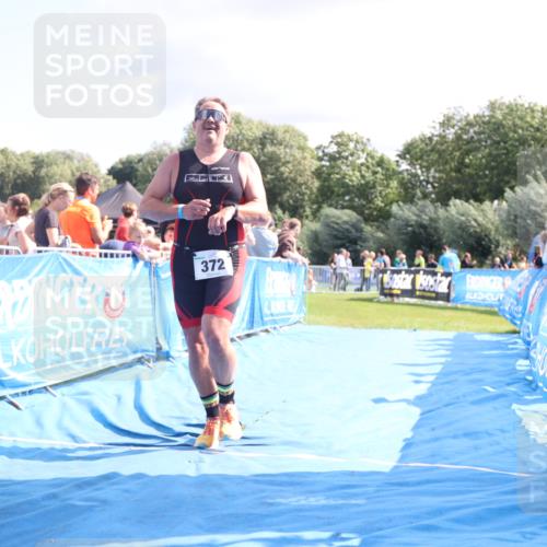 25.08.2024 - Elbe Triathlon Hamburg H.Heesch http://msf.ph/oto/6886365 25.08.2024 11:33:56 Ziel 372 meine-sportfotos.de