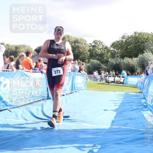 25.08.2024 - Elbe Triathlon Hamburg H.Heesch http://msf.ph/oto/6886369 25.08.2024 11:33:56 Ziel 372 meine-sportfotos.de