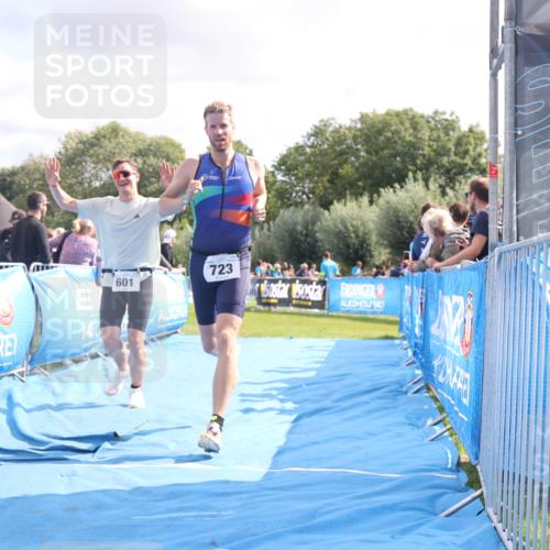 25.08.2024 - Elbe Triathlon Hamburg H.Heesch http://msf.ph/oto/6886415 25.08.2024 11:26:29 Ziel 406, 601, 723, 1846 meine-sportfotos.de