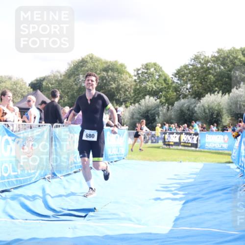 25.08.2024 - Elbe Triathlon Hamburg H.Heesch http://msf.ph/oto/6886495 25.08.2024 11:26:41 Ziel 680 meine-sportfotos.de