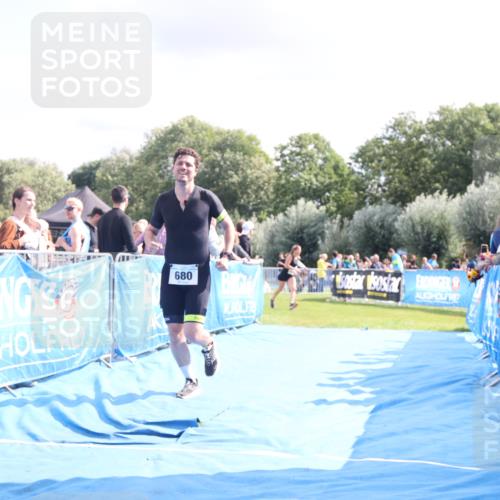 25.08.2024 - Elbe Triathlon Hamburg H.Heesch http://msf.ph/oto/6886497 25.08.2024 11:26:41 Ziel 680 meine-sportfotos.de