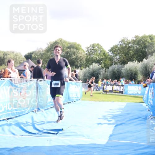 25.08.2024 - Elbe Triathlon Hamburg H.Heesch http://msf.ph/oto/6886499 25.08.2024 11:26:41 Ziel 680 meine-sportfotos.de
