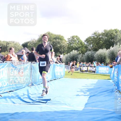 25.08.2024 - Elbe Triathlon Hamburg H.Heesch http://msf.ph/oto/6886501 25.08.2024 11:26:41 Ziel 680 meine-sportfotos.de