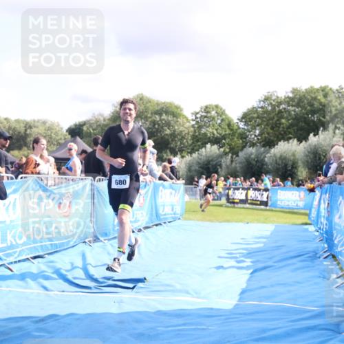 25.08.2024 - Elbe Triathlon Hamburg H.Heesch http://msf.ph/oto/6886504 25.08.2024 11:26:41 Ziel 680 meine-sportfotos.de