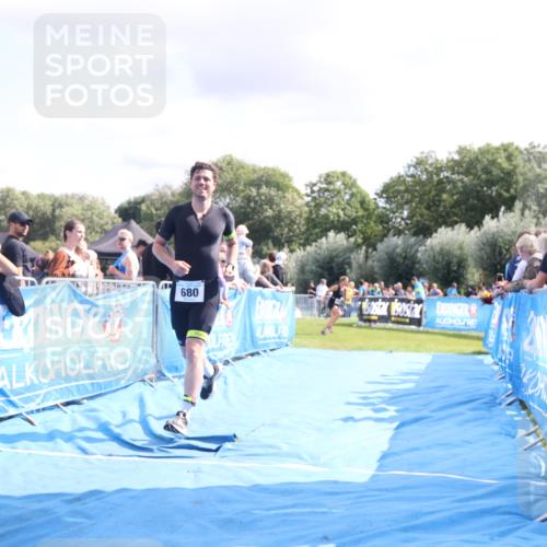 25.08.2024 - Elbe Triathlon Hamburg H.Heesch http://msf.ph/oto/6886506 25.08.2024 11:26:41 Ziel 680 meine-sportfotos.de