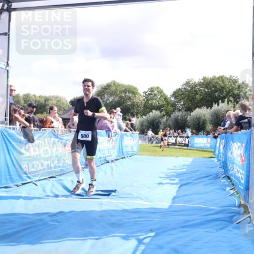 25.08.2024 - Elbe Triathlon Hamburg H.Heesch http://msf.ph/oto/6886515 25.08.2024 11:26:41 Ziel 680 meine-sportfotos.de