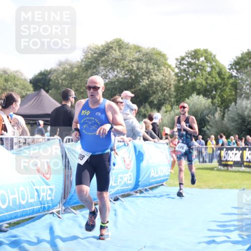 25.08.2024 - Elbe Triathlon Hamburg H.Heesch http://msf.ph/oto/6886517 25.08.2024 11:26:52 Ziel 378, 408 meine-sportfotos.de