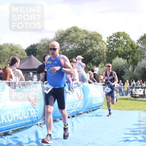 25.08.2024 - Elbe Triathlon Hamburg H.Heesch http://msf.ph/oto/6886522 25.08.2024 11:26:52 Ziel 378, 408 meine-sportfotos.de