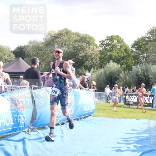 25.08.2024 - Elbe Triathlon Hamburg H.Heesch http://msf.ph/oto/6886535 25.08.2024 11:26:54 Ziel 378, 408 meine-sportfotos.de
