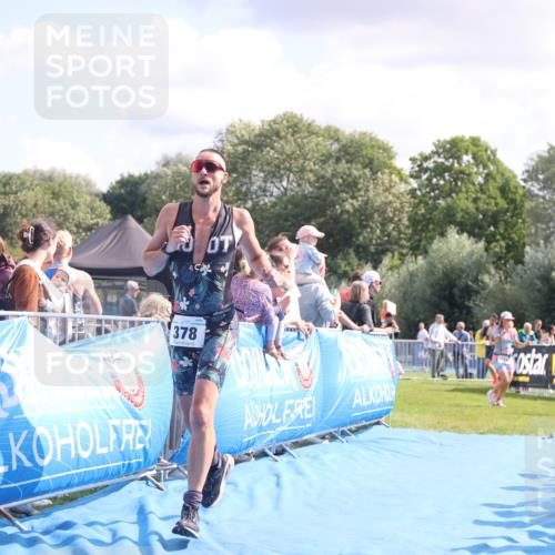 25.08.2024 - Elbe Triathlon Hamburg H.Heesch http://msf.ph/oto/6886550 25.08.2024 11:26:54 Ziel 378, 408 meine-sportfotos.de