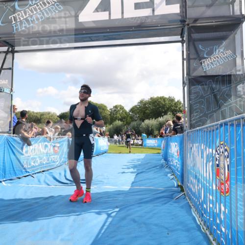 25.08.2024 - Elbe Triathlon Hamburg H.Heesch http://msf.ph/oto/6886584 25.08.2024 11:27:03 Ziel 219, 464, 664 meine-sportfotos.de