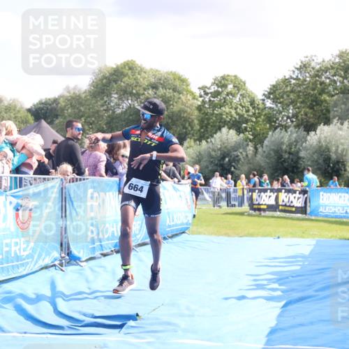 25.08.2024 - Elbe Triathlon Hamburg H.Heesch http://msf.ph/oto/6886596 25.08.2024 11:27:06 Ziel 219, 464, 664 meine-sportfotos.de