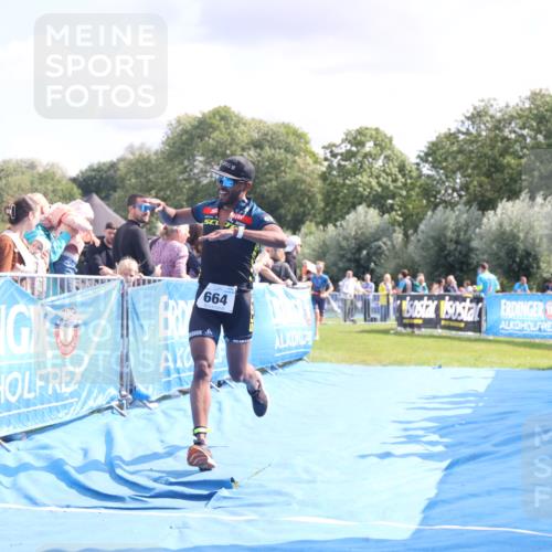 25.08.2024 - Elbe Triathlon Hamburg H.Heesch http://msf.ph/oto/6886600 25.08.2024 11:27:06 Ziel 219, 464, 664 meine-sportfotos.de