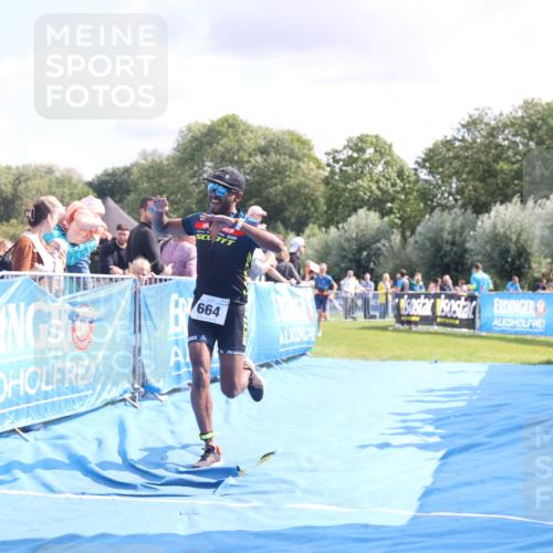 25.08.2024 - Elbe Triathlon Hamburg H.Heesch http://msf.ph/oto/6886603 25.08.2024 11:27:06 Ziel 219, 464, 664 meine-sportfotos.de
