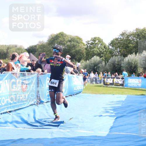 25.08.2024 - Elbe Triathlon Hamburg H.Heesch http://msf.ph/oto/6886605 25.08.2024 11:27:06 Ziel 219, 464, 664 meine-sportfotos.de