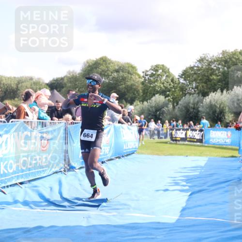 25.08.2024 - Elbe Triathlon Hamburg H.Heesch http://msf.ph/oto/6886607 25.08.2024 11:27:06 Ziel 219, 464, 664 meine-sportfotos.de