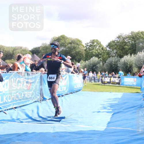 25.08.2024 - Elbe Triathlon Hamburg H.Heesch http://msf.ph/oto/6886609 25.08.2024 11:27:06 Ziel 219, 464, 664 meine-sportfotos.de