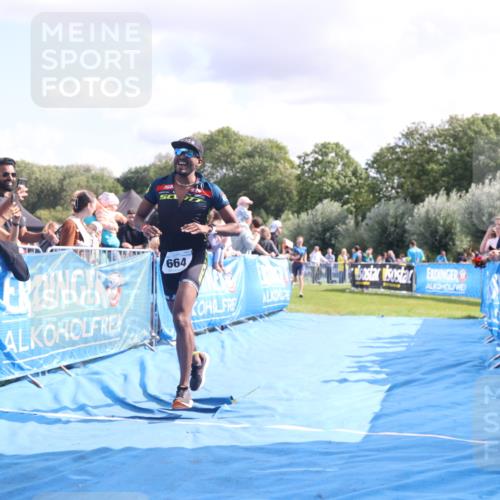 25.08.2024 - Elbe Triathlon Hamburg H.Heesch http://msf.ph/oto/6886611 25.08.2024 11:27:06 Ziel 219, 464, 664 meine-sportfotos.de