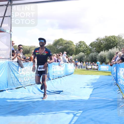 25.08.2024 - Elbe Triathlon Hamburg H.Heesch http://msf.ph/oto/6886621 25.08.2024 11:27:07 Ziel 219, 464, 664 meine-sportfotos.de