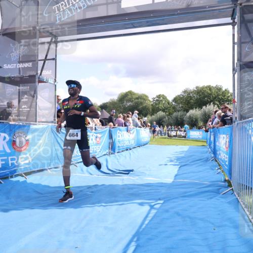 25.08.2024 - Elbe Triathlon Hamburg H.Heesch http://msf.ph/oto/6886629 25.08.2024 11:27:07 Ziel 219, 464, 664 meine-sportfotos.de