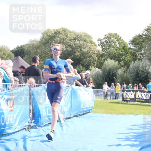 25.08.2024 - Elbe Triathlon Hamburg H.Heesch http://msf.ph/oto/6886634 25.08.2024 11:27:11 Ziel 464, 664 meine-sportfotos.de