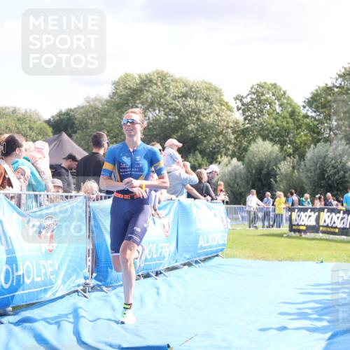 25.08.2024 - Elbe Triathlon Hamburg H.Heesch http://msf.ph/oto/6886638 25.08.2024 11:27:11 Ziel 464, 664 meine-sportfotos.de