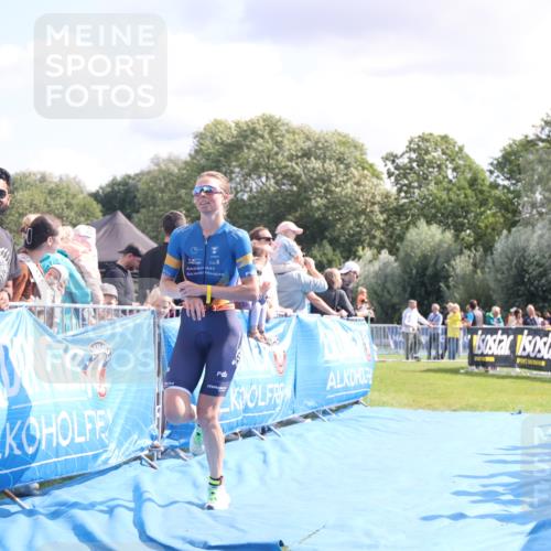 25.08.2024 - Elbe Triathlon Hamburg H.Heesch http://msf.ph/oto/6886640 25.08.2024 11:27:11 Ziel 464, 664 meine-sportfotos.de