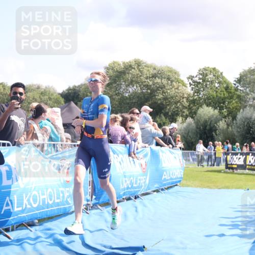 25.08.2024 - Elbe Triathlon Hamburg H.Heesch http://msf.ph/oto/6886647 25.08.2024 11:27:11 Ziel 464, 664 meine-sportfotos.de