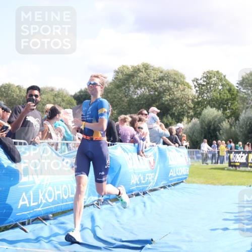 25.08.2024 - Elbe Triathlon Hamburg H.Heesch http://msf.ph/oto/6886651 25.08.2024 11:27:11 Ziel 464, 664 meine-sportfotos.de
