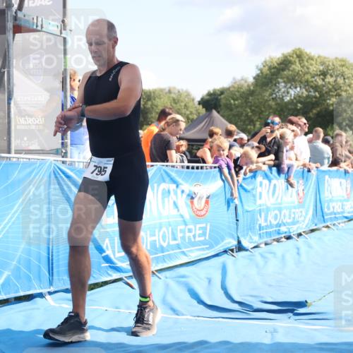 25.08.2024 - Elbe Triathlon Hamburg H.Heesch http://msf.ph/oto/6886654 25.08.2024 11:34:24 Ziel 606, 671, 683, 795, 1429 meine-sportfotos.de