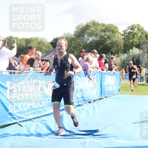 25.08.2024 - Elbe Triathlon Hamburg H.Heesch http://msf.ph/oto/6886656 25.08.2024 11:34:35 Ziel 328, 706, 799 meine-sportfotos.de