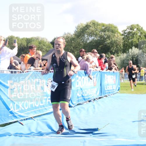 25.08.2024 - Elbe Triathlon Hamburg H.Heesch http://msf.ph/oto/6886658 25.08.2024 11:34:35 Ziel 328, 706, 799 meine-sportfotos.de
