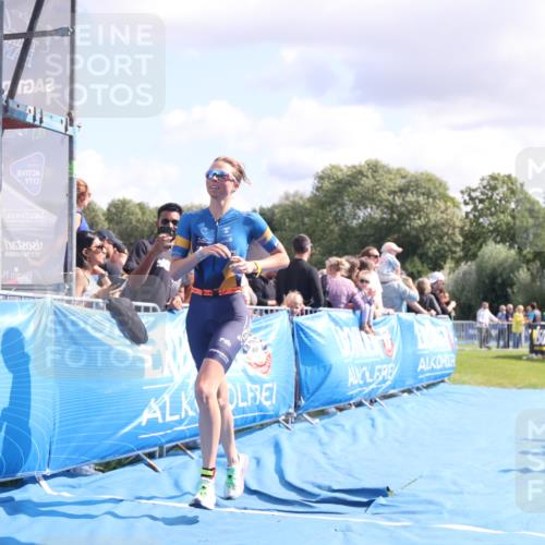 25.08.2024 - Elbe Triathlon Hamburg H.Heesch http://msf.ph/oto/6886661 25.08.2024 11:27:11 Ziel 464, 664 meine-sportfotos.de