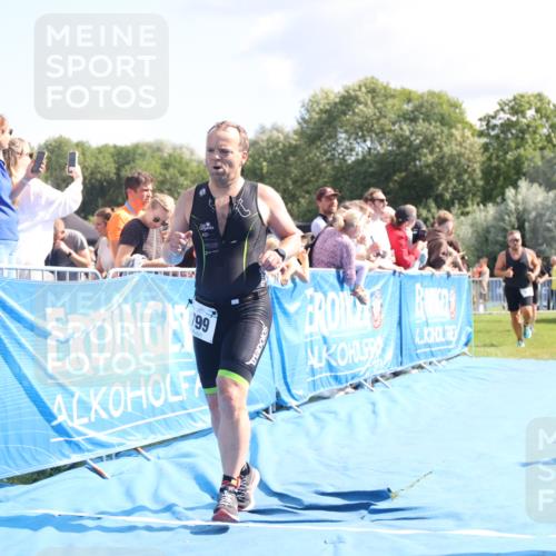 25.08.2024 - Elbe Triathlon Hamburg H.Heesch http://msf.ph/oto/6886662 25.08.2024 11:34:35 Ziel 328, 706, 799 meine-sportfotos.de