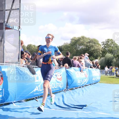 25.08.2024 - Elbe Triathlon Hamburg H.Heesch http://msf.ph/oto/6886663 25.08.2024 11:27:11 Ziel 464, 664 meine-sportfotos.de