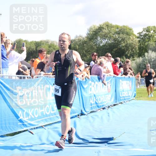 25.08.2024 - Elbe Triathlon Hamburg H.Heesch http://msf.ph/oto/6886664 25.08.2024 11:34:35 Ziel 328, 706, 799 meine-sportfotos.de