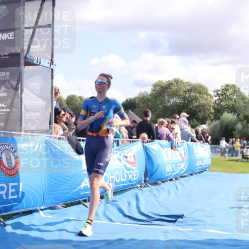 25.08.2024 - Elbe Triathlon Hamburg H.Heesch http://msf.ph/oto/6886665 25.08.2024 11:27:12 Ziel 464, 664 meine-sportfotos.de