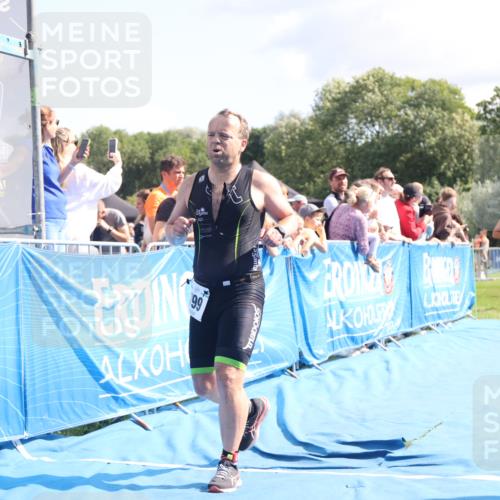 25.08.2024 - Elbe Triathlon Hamburg H.Heesch http://msf.ph/oto/6886668 25.08.2024 11:34:35 Ziel 328, 706, 799 meine-sportfotos.de