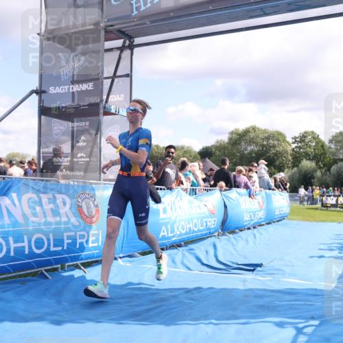 25.08.2024 - Elbe Triathlon Hamburg H.Heesch http://msf.ph/oto/6886677 25.08.2024 11:27:12 Ziel 464, 664 meine-sportfotos.de