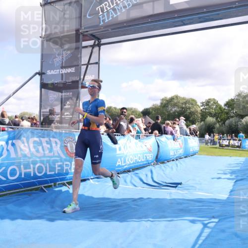 25.08.2024 - Elbe Triathlon Hamburg H.Heesch http://msf.ph/oto/6886679 25.08.2024 11:27:12 Ziel 464, 664 meine-sportfotos.de