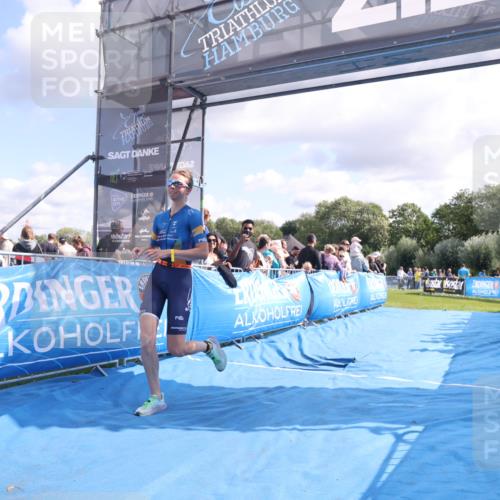 25.08.2024 - Elbe Triathlon Hamburg H.Heesch http://msf.ph/oto/6886681 25.08.2024 11:27:12 Ziel 464, 664 meine-sportfotos.de
