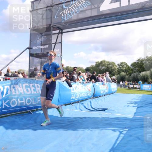 25.08.2024 - Elbe Triathlon Hamburg H.Heesch http://msf.ph/oto/6886683 25.08.2024 11:27:12 Ziel 464, 664 meine-sportfotos.de