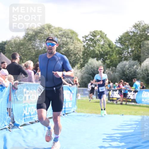 25.08.2024 - Elbe Triathlon Hamburg H.Heesch http://msf.ph/oto/6886698 25.08.2024 11:27:23 Ziel 337, 561, 625 meine-sportfotos.de