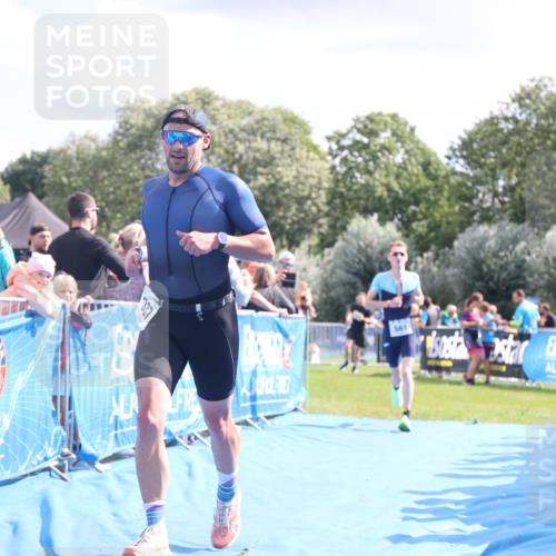 25.08.2024 - Elbe Triathlon Hamburg H.Heesch http://msf.ph/oto/6886702 25.08.2024 11:27:23 Ziel 337, 561, 625 meine-sportfotos.de
