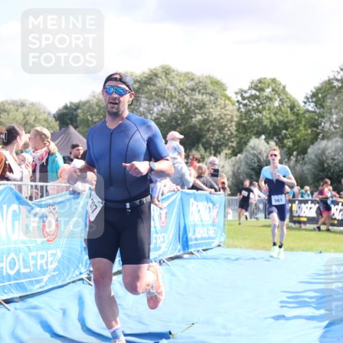 25.08.2024 - Elbe Triathlon Hamburg H.Heesch http://msf.ph/oto/6886710 25.08.2024 11:27:23 Ziel 337, 561, 625 meine-sportfotos.de