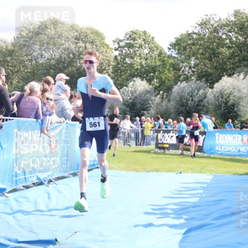 25.08.2024 - Elbe Triathlon Hamburg H.Heesch http://msf.ph/oto/6886723 25.08.2024 11:27:25 Ziel 337, 553, 561, 625 meine-sportfotos.de