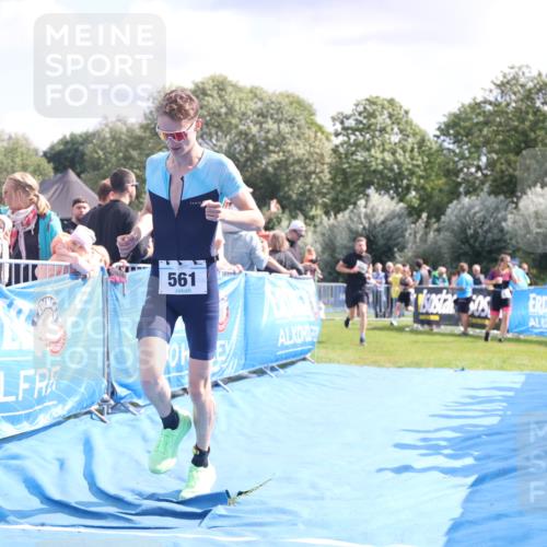 25.08.2024 - Elbe Triathlon Hamburg H.Heesch http://msf.ph/oto/6886746 25.08.2024 11:27:25 Ziel 337, 553, 561, 625 meine-sportfotos.de
