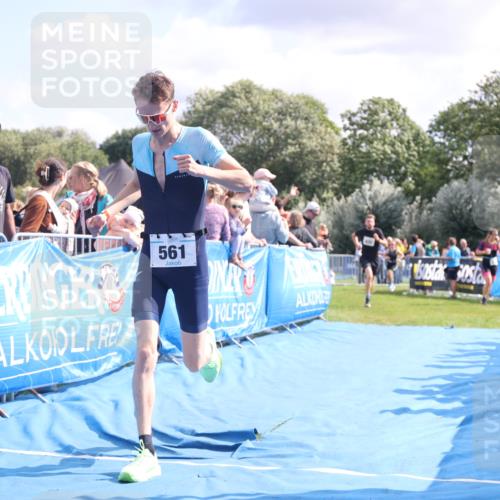 25.08.2024 - Elbe Triathlon Hamburg H.Heesch http://msf.ph/oto/6886754 25.08.2024 11:27:26 Ziel 337, 553, 561, 625 meine-sportfotos.de
