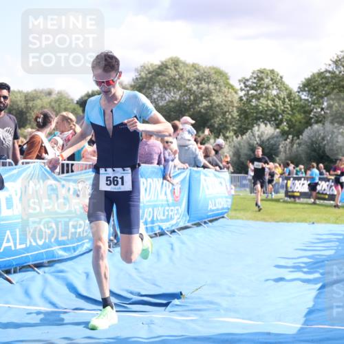 25.08.2024 - Elbe Triathlon Hamburg H.Heesch http://msf.ph/oto/6886756 25.08.2024 11:27:26 Ziel 337, 553, 561, 625 meine-sportfotos.de