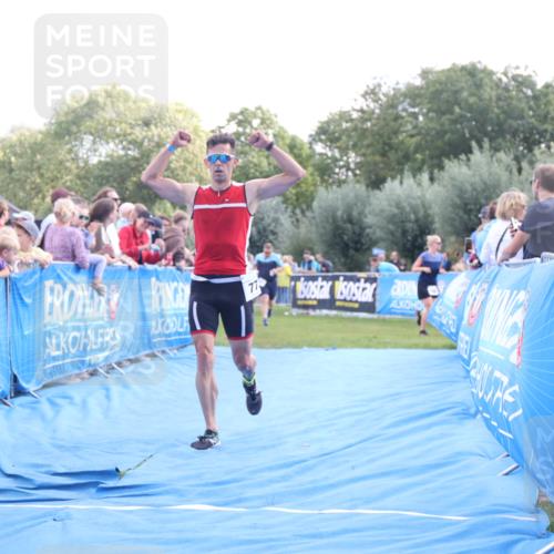 25.08.2024 - Elbe Triathlon Hamburg H.Heesch http://msf.ph/oto/6886772 25.08.2024 11:34:47 Ziel 651, 653, 706, 773 meine-sportfotos.de